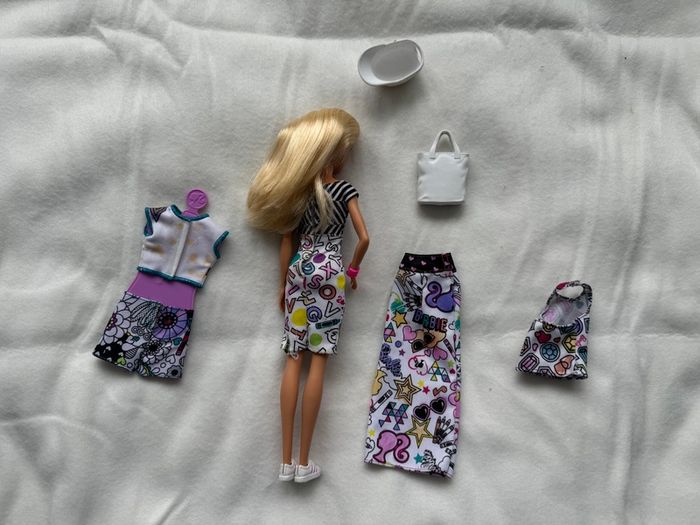 Barbie Crayola Mattel Color In Fashions Blonde FPH90 Used  Please look the pictures
