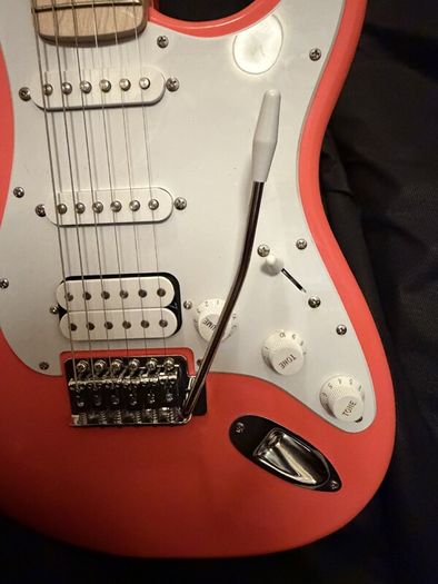 Squier Sonic Strat HSS (Coral) + bag + tuner + guitar strap + cable