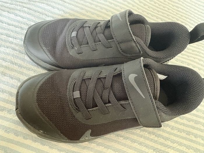Nike kids size 11.5 black runners