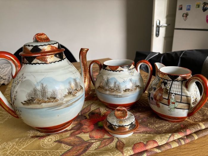 chinese tea set in good condition