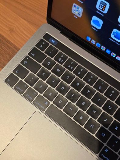 Macbook Pro 13in touchbar