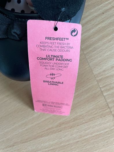 BNWT M&S leather girls school shoes 3 1/2