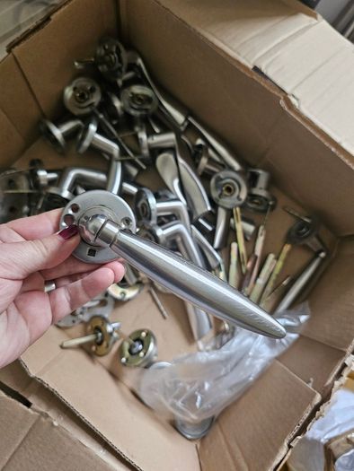 10 sets Brushed Chrome lever on rose door handles and Escutcheons