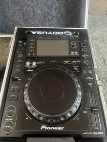 2 cdj 2000s and a djm-450 mixer