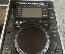 2 cdj 2000s and a djm-450 mixer