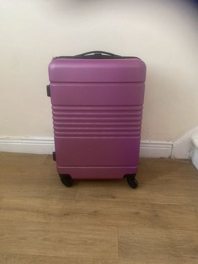Hard shell suitcase 24"