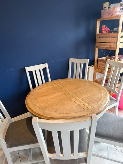 Extendable Round Dining Table
