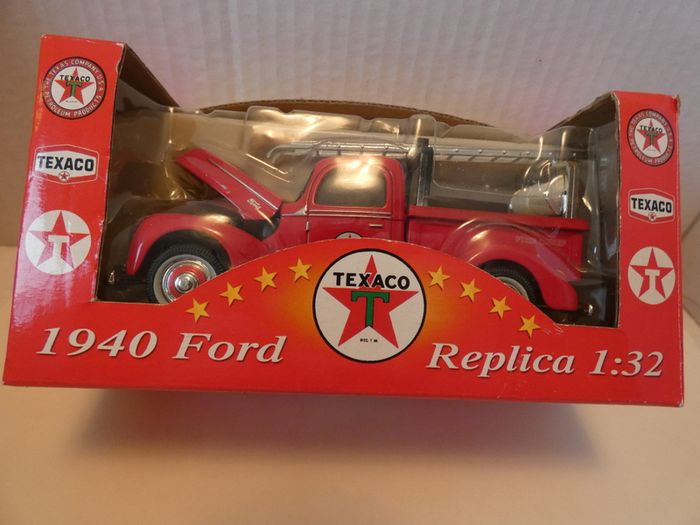 Texaco Old Timer Collection 1940 Fire Chief New In Box