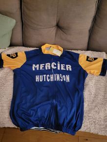 Retro cycling jersey