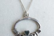 Vintage Sterling Silver 925 Claddagh Hands Heart Pendant and Chain length 16" - 3g