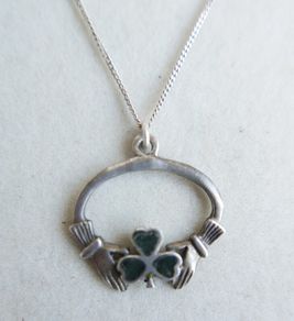 Vintage Sterling Silver 925 Claddagh Hands Heart Pendant and Chain length 16" - 3g