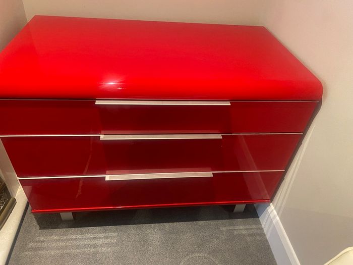 Chest of drawers