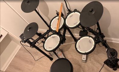 Roland TD-1DMK Electronic Drum Kit + Stool & Drumsticks