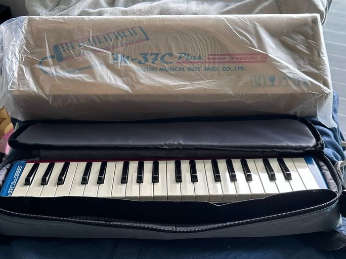 SUZUKI M-37C Plus Melodeon Alto Keyboard Harmonica Melodica with Soft Case 37key
