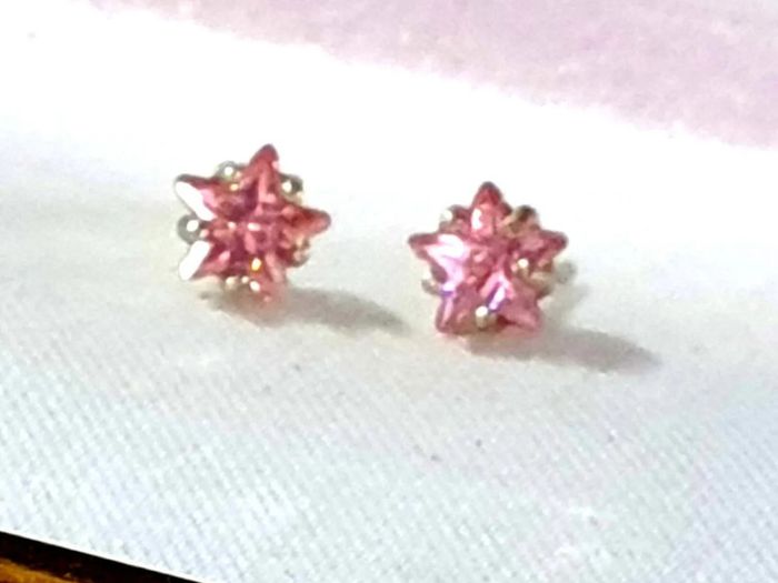 BN White Gold Pink Sapphire Star Studs