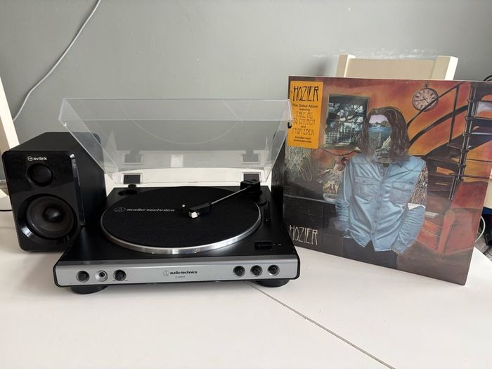 Audio Technica AT-LP60XHP vinyl record player