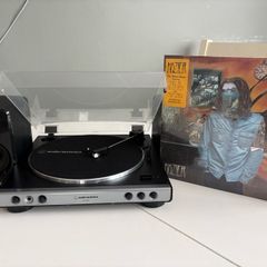 Audio Technica AT-LP60XHP vinyl record player