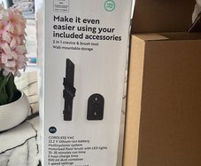 "Perfect condition only used few times"CORDLESS VAC 22.2 VAC 22 V. Basically brand new used a few times times I went my Henry broke so got a new one