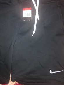 Nike Shorts training size L zipped pockets brand new