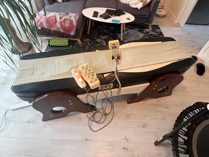 Massage bed - Heated with rolling massage