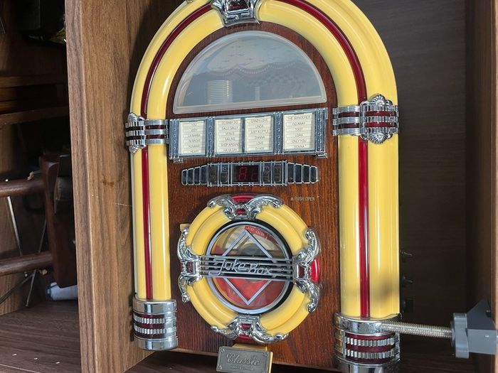 steepletone juke box