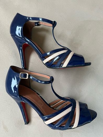 Women's shoes