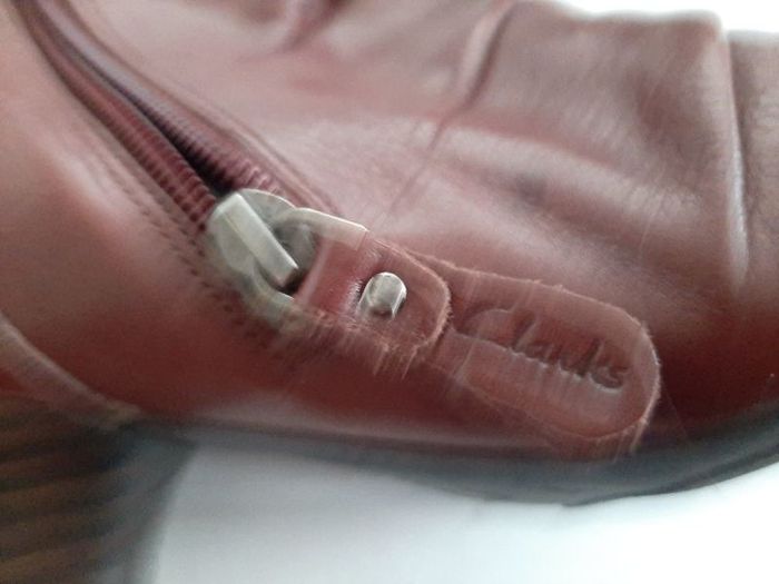 New genuine leather boots Clarkes in box