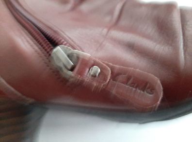 New genuine leather boots Clarkes in box