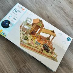 Wooden zoo toy