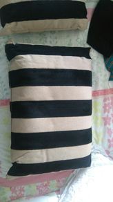 Oversized Striped set of cushions Black & tan/beige