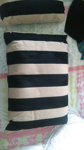 Oversized Striped set of cushions Black & tan/beige