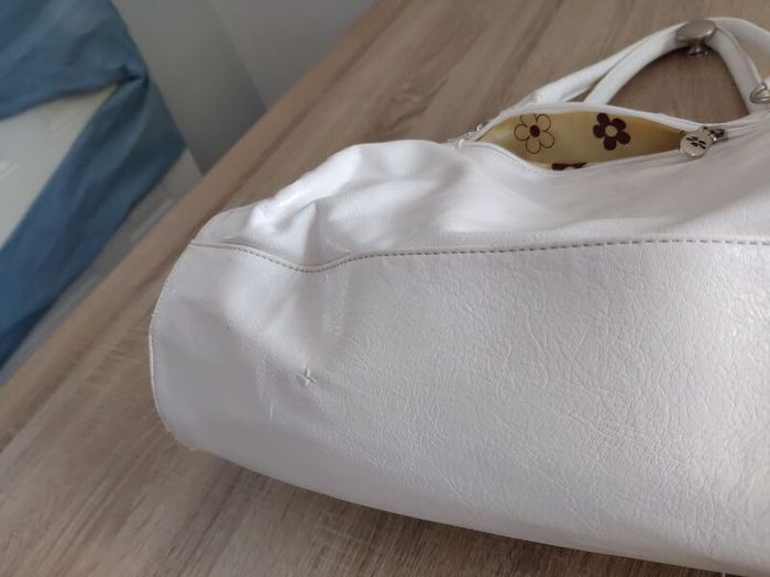 white big bag with studs