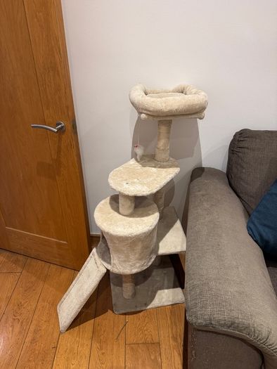 Cat tree