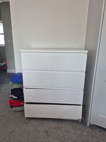 Chest of drawers