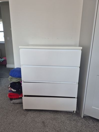 Chest of drawers
