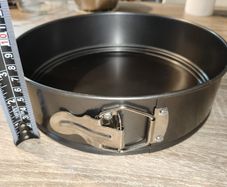 Cake tin