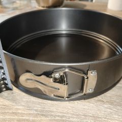 Cake tin