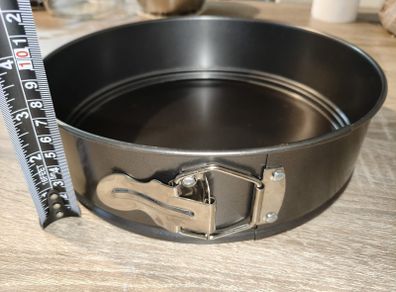 Cake tin