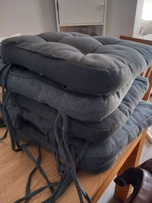 chair cushions x 6