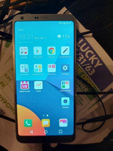 LG G6 mobile phone, 32GB, sim tray missing, excellent cosmetic condition otherwise