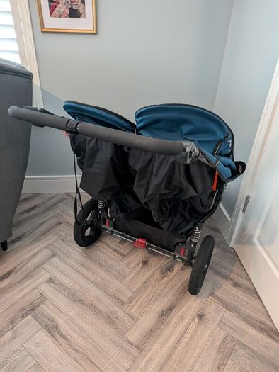Out n' About Little Nipper double buggy