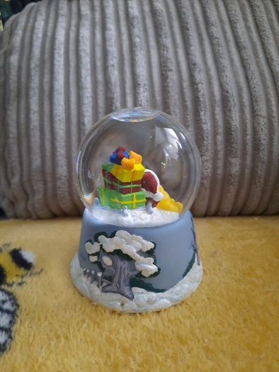 winnie the pooh christmas snowglobe