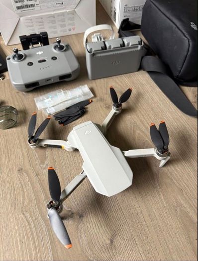 DJI Mini 2 Fly More Combo