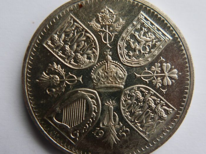 1953 Queen Elizabeth II Coronation Crown Royal Mint 5 Shilling Commemorative Coin