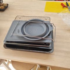 Cookware and baking trays