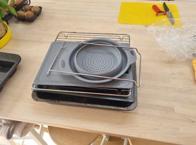 Cookware and baking trays