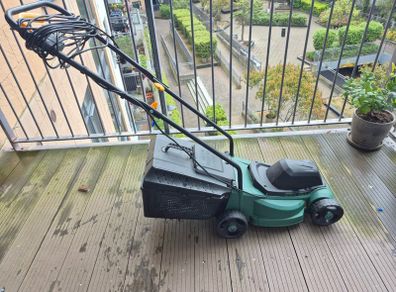 Electric lawn mower