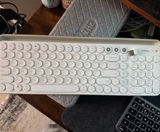 Wireless Mac/Windows Keyboard