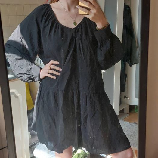 Unworn H&M Flowy Airy Summer Black Long Sleeves Dress