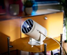 SAMSUNG 30" 100" The Freestyle 1st Gen FHD HDR Portable Projector SP-LSP3BLA - White (Used/ With Remote Controller)